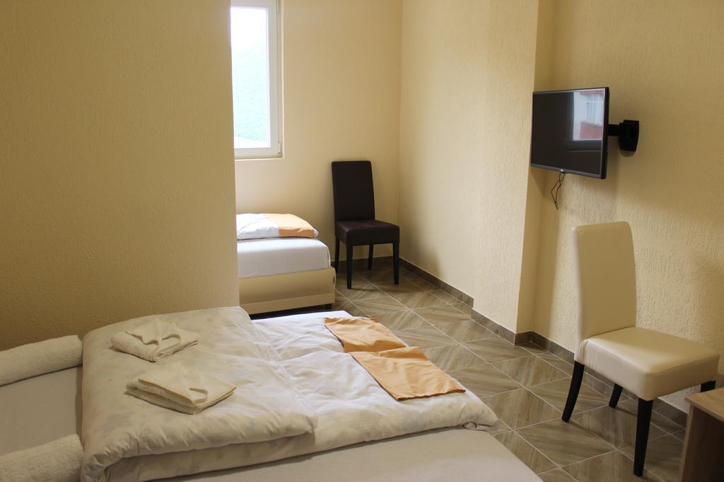 Guesthouse Eko Piva 플루지네 외부 사진