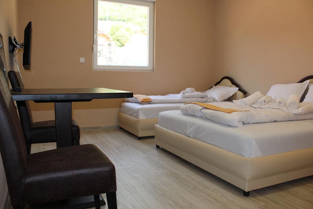 Guesthouse Eko Piva 플루지네 외부 사진